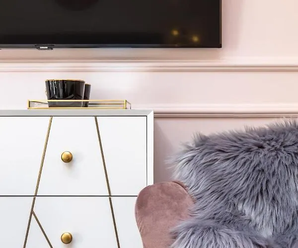 Мініготель Holt Old Town Luxury With Balcony *