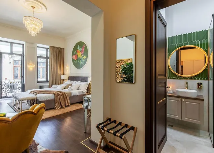 Мініготель Holt Old Town Luxury With Balcony *