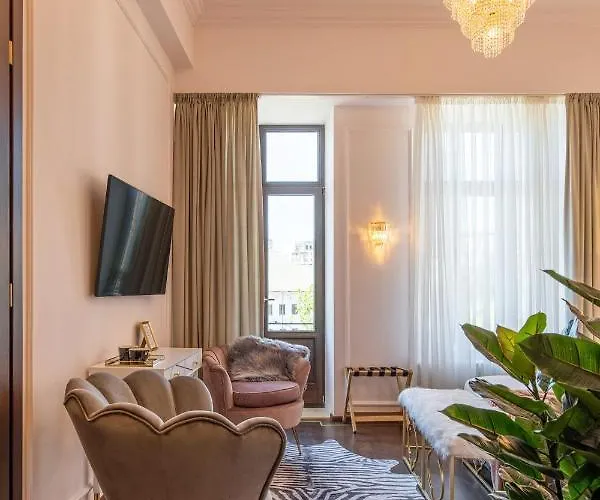 Мініготель Holt Old Town Luxury With Balcony