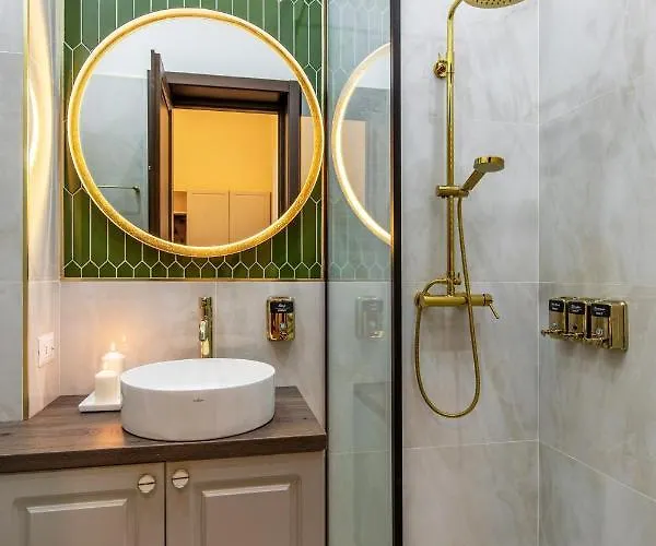 Holt Old Town Luxury With Balcony Мініготель